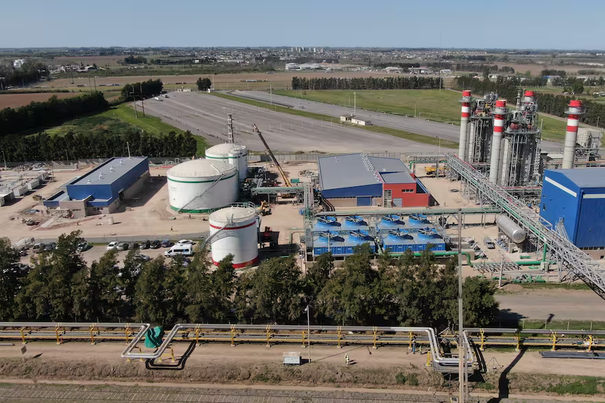 Grupo Albanesi informó que no podrá afrontar a término US$19,5 millones en intereses de deuda